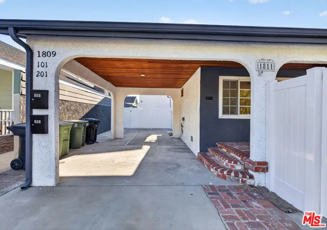 2nd image of 1811 N Avon St, Burbank, CA 91505 | MLS# 26854299