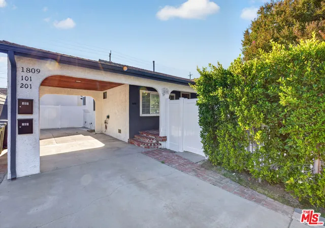 3rd image of 1811 N Avon St, Burbank, CA 91505 | MLS# 26854299