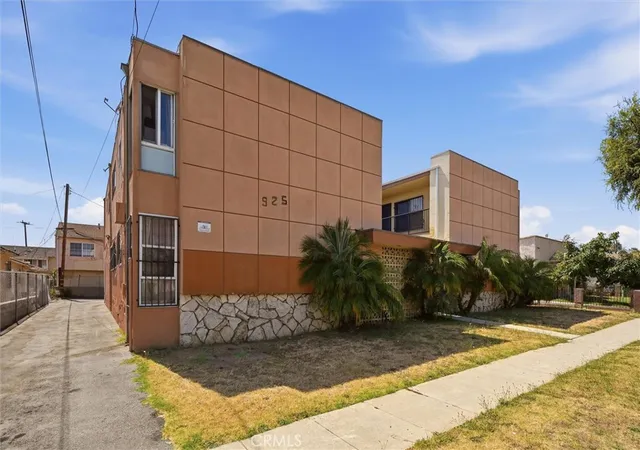 Multi family home for sale at 925 Larch, Inglewood, CA 90301 | MLS# SB26141852