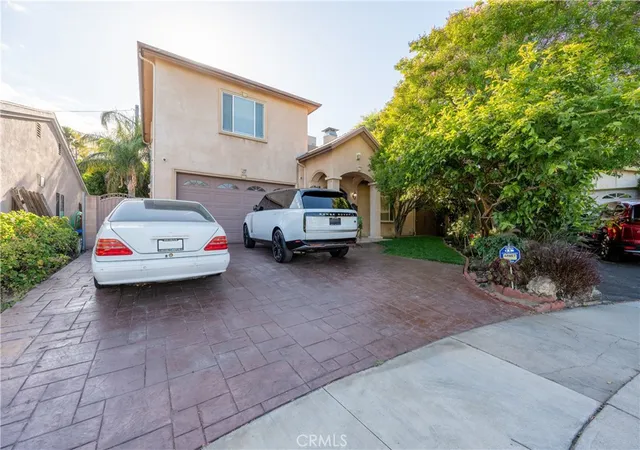 Photo 2 of Sale Pending at 6973 Varna Ave, Van Nuys, CA 91405 | MLS# GD26142777 | Listing updated on 2026-09-23
