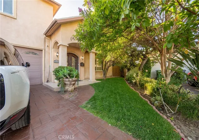 Photo 3 of Sale Pending at 6973 Varna Ave, Van Nuys, CA 91405 | MLS# GD26142777 | Listing updated on 2026-09-23