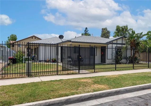 1st image of 595 W Shamrock St, Rialto, CA 92376 | MLS# IV26142158