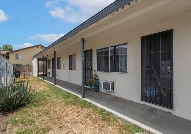 8th image of 595 W Shamrock St, Rialto, CA 92376 | MLS# IV26142158