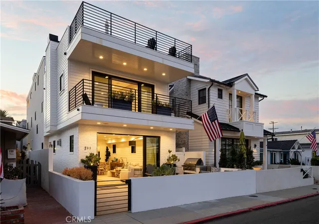 Photo 2 of Single family home for sale at 211 35th, Newport Beach, CA 92663 | MLS# OC26142332 | Listing updated on 2026-09-29