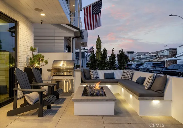 Photo 3 of Single family home for sale at 211 35th, Newport Beach, CA 92663 | MLS# OC26142332 | Listing updated on 2026-09-29