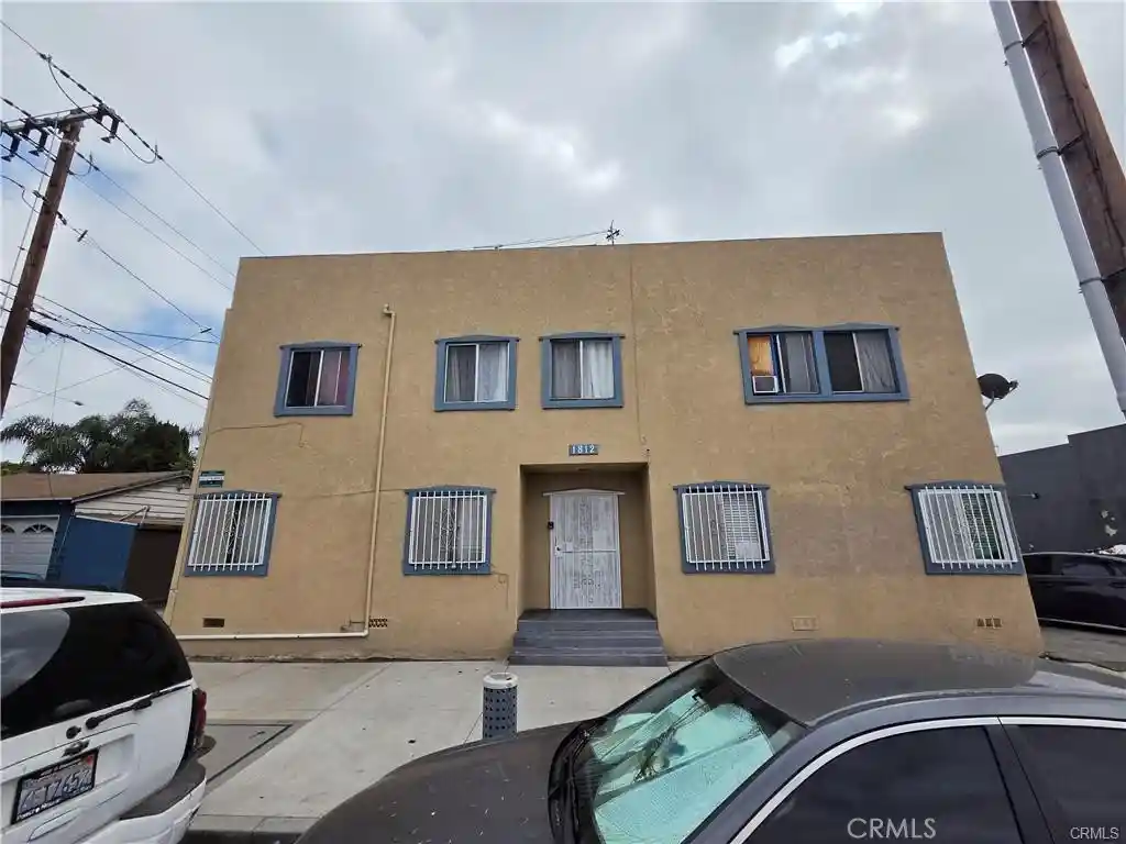 Listing Photo 1 - Condo for sale in 1561 W Pacific Coast Hwy located at 1561 W Pacific Coast Hwy, Long Beach, CA 90810 - Unit 1561 W Pacific Coast Hwy