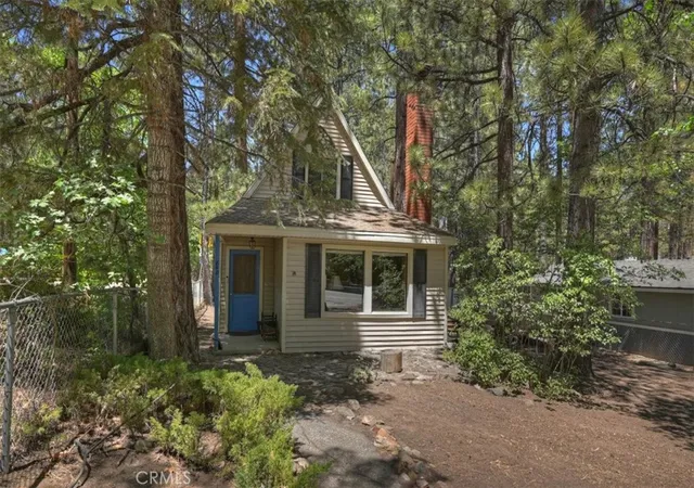 Photo 3 of Single family home for sale at 840 Elm, Big Bear Lake, CA 92315 | MLS# IG26142561 | Listing updated on 2026-10-04
