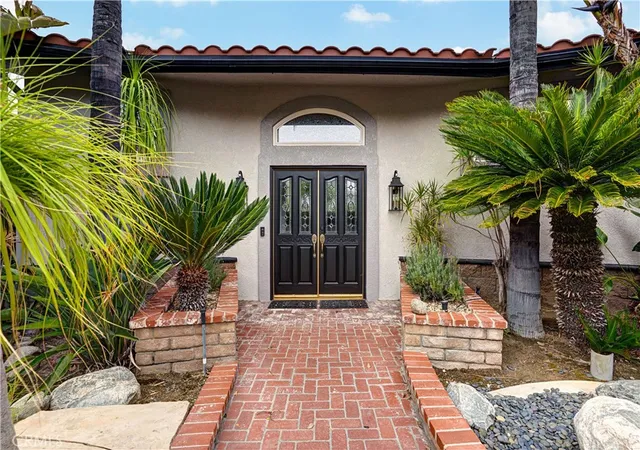 Photo 3 of Single family home for sale at 30405 Golden Gate, Canyon Lake, CA 92587 | MLS# SW26142919 | Listing updated on 2026-09-11
