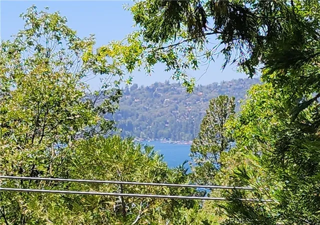 Photo 4 of Single family home for sale at 334 Highland Dr, Lake Arrowhead, CA 92352 | MLS# IG26142918 | Listing updated on 2026-10-04