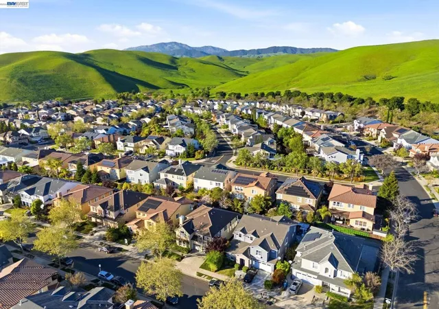 Photo 2 of Sale Pending at 3132 Ashbrook Ln, San Ramon, CA 94582 | MLS# 41140157 | Listing updated on 2026-09-10