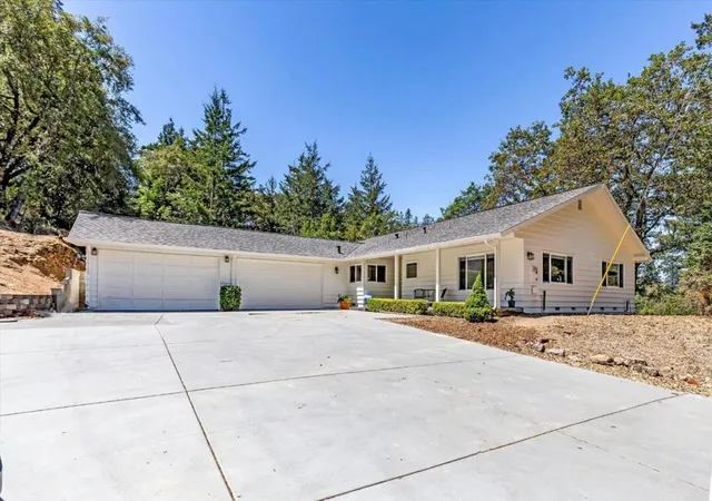 Photo 2 of Single family home for sale at 181 Spring Water Ln, Los Gatos, CA 95033 | MLS# ML82050523 | Listing updated on 2026-10-10
