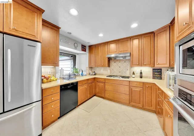 Photo 3 of Sale Pending at 524 Silver Lake Dr, Danville, CA 94526 | MLS# 41140161 | Listing updated on 2026-09-10
