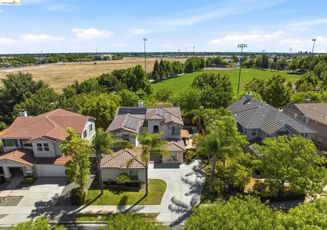Photo 2 of Single family home for sale at 308 Foothill Dr, Brentwood, CA 94513 | MLS# 41140160 | Listing updated on 2026-10-09