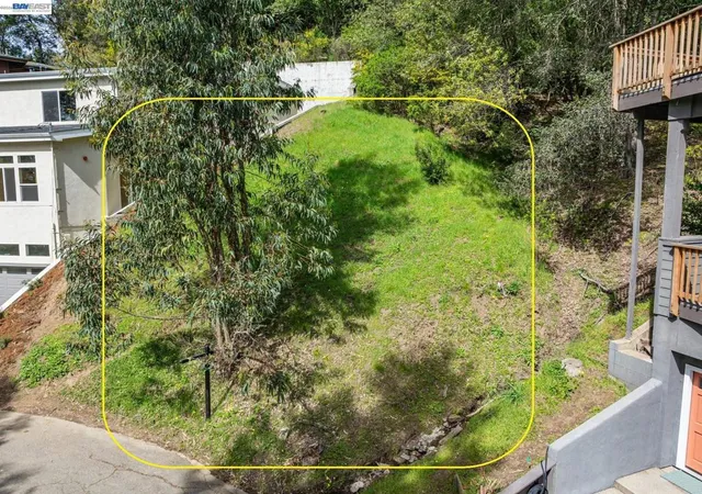1st image of 0 Arrowhead Dr, Oakland, CA 94611 | MLS# 41140169