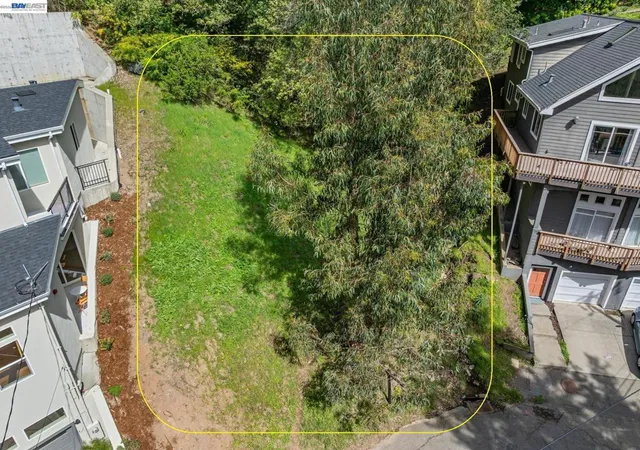 2nd image of 0 Arrowhead Dr, Oakland, CA 94611 | MLS# 41140169