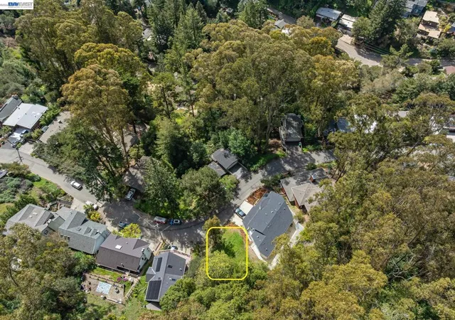 3rd image of 0 Arrowhead Dr, Oakland, CA 94611 | MLS# 41140169
