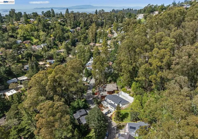 4th image of 0 Arrowhead Dr, Oakland, CA 94611 | MLS# 41140169
