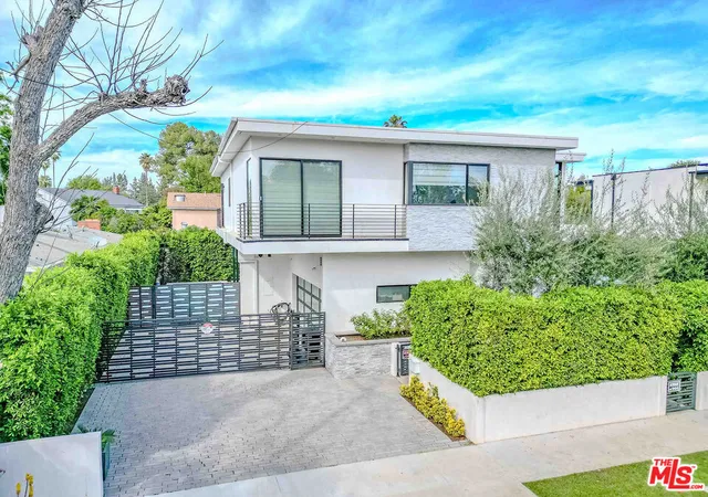 2nd image of 13311 W Magnolia Blvd, Sherman Oaks, CA 91423 | MLS# 26854571