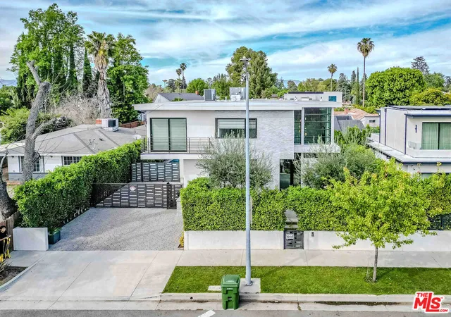 4th image of 13311 W Magnolia Blvd, Sherman Oaks, CA 91423 | MLS# 26854571