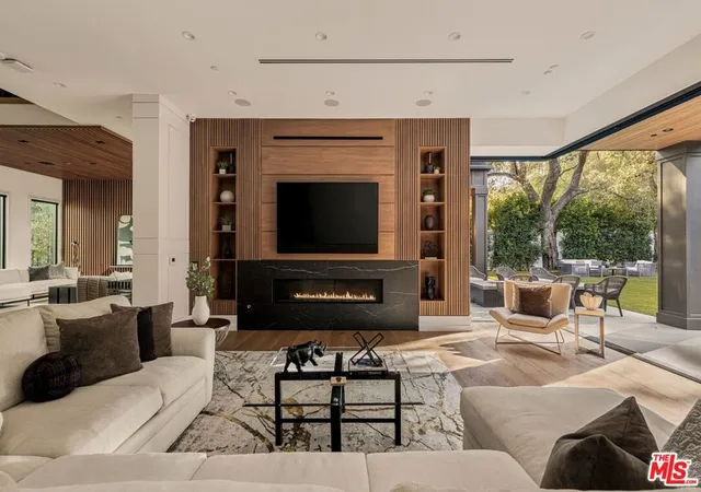 Photo 2 of Mansion for sale at 4565 Encino Ave, Encino, CA 91316 | MLS# 26854353 | Listing updated on 2026-10-07