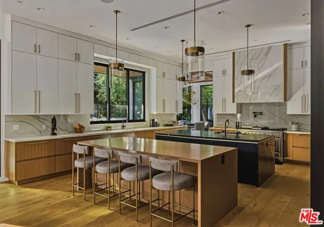 Photo 3 of Mansion for sale at 4565 Encino Ave, Encino, CA 91316 | MLS# 26854353 | Listing updated on 2026-10-07