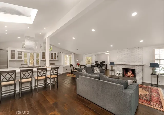 2nd image of 5708 Mcdonie, Woodland Hills, CA 91367 | MLS# SR26143233