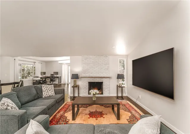3rd image of 5708 Mcdonie, Woodland Hills, CA 91367 | MLS# SR26143233