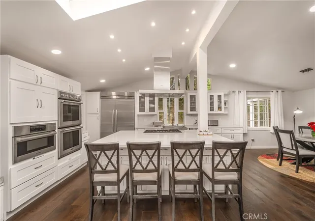 4th image of 5708 Mcdonie, Woodland Hills, CA 91367 | MLS# SR26143233