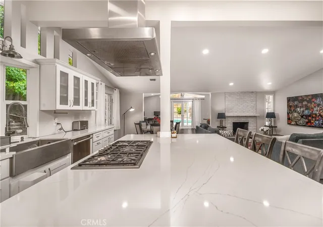 5th image of 5708 Mcdonie, Woodland Hills, CA 91367 | MLS# SR26143233