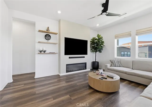 Photo 2 of Condo for sale at 27525 Illumination Ct, Valencia, CA 91381 | MLS# SR26142034 | Listing updated on 2026-10-05