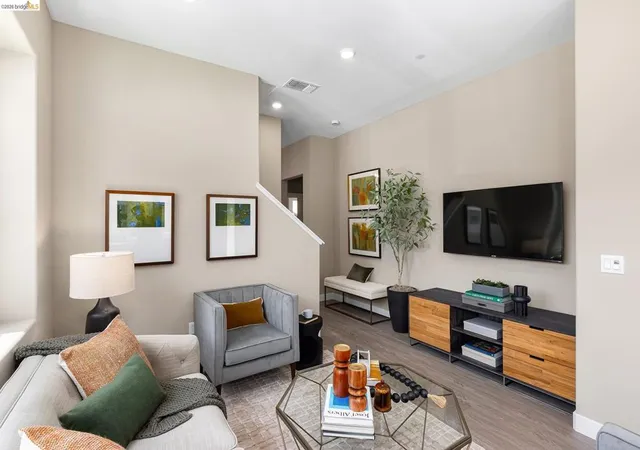 2nd image of 28928 Parkridge Loop #105, Hayward, CA 94544 | MLS# 41140204