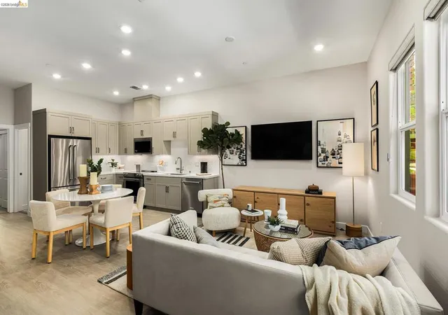 3rd image of 28930 Parkridge Loop #106, Hayward, CA 94544 | MLS# 41140206