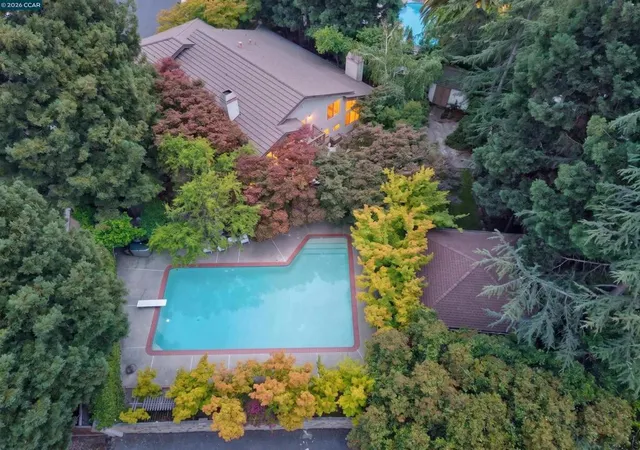 Photo 3 of Sale Pending at 25 Lynnbrook Ct, San Ramon, CA 94582 | MLS# 41140207 | Listing updated on 2026-09-20