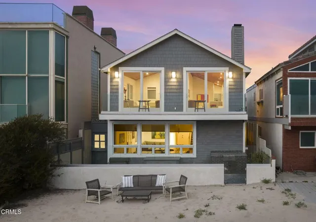 3rd image of 3541 Ocean Dr, Oxnard, CA 93035 | MLS# V1-37335