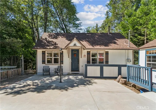 Homes for sale in Twin Peaks, CA | 26472 Lake Forest, Twin Peaks, CA 92391 | MLS# IG26142669