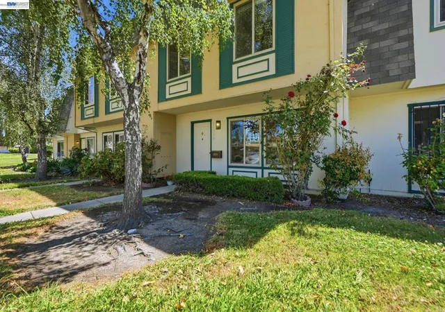 3rd image of 27540 Ponderosa Ct, Hayward, CA 94545 | MLS# 41140233