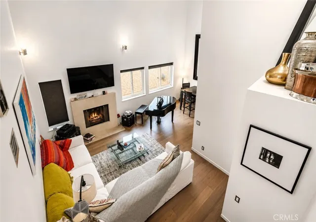 Listing Photo 5 - Condo for sale in building located at 432 S Hamel Rd, Los Angeles, CA 90048 - Unit #302