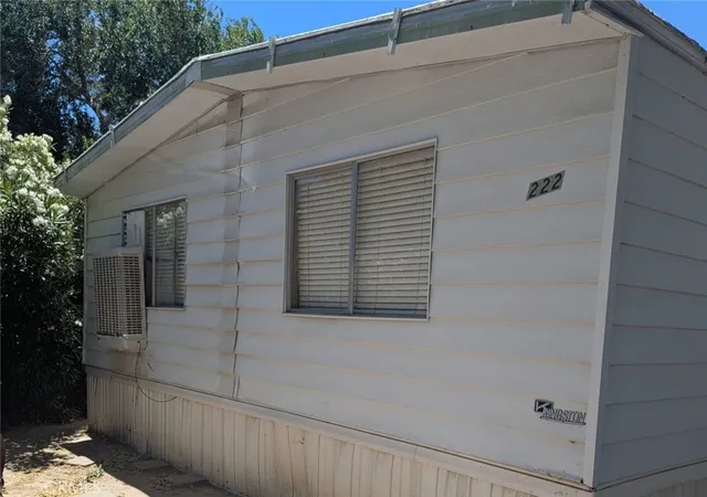 4th image of 5711 Columbia Wy #222, Lancaster, CA 93536 | MLS# SR26143325