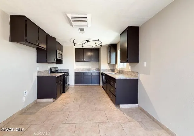 2nd image of 40205 162nd St E, Palmdale, CA 93591 | MLS# SR26143672