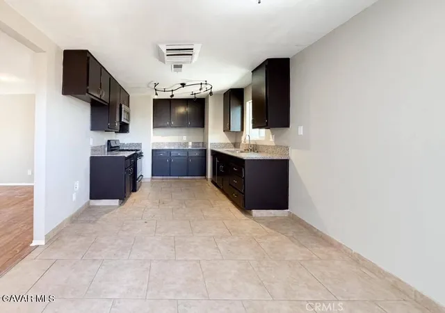 4th image of 40205 162Nd St E, Palmdale, CA 93591 | MLS# SR26143672