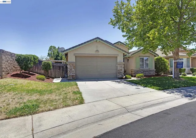 Homes for sale in Elk Grove, CA | 8415 Merry Hill Way, Elk Grove, CA 95624 | MLS# 41140254