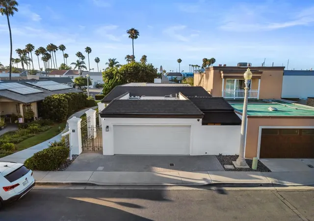 Photo 2 of Townhouse for sale at 7 Gingertree Ln, Coronado, CA 92118 | MLS# 260016016SD | Listing updated on 2026-09-29