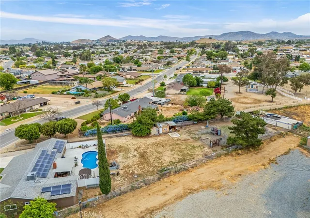 Homes for sale in Norco, CA | 3998 Bluff, Norco, CA 92860 | MLS# IV26143748