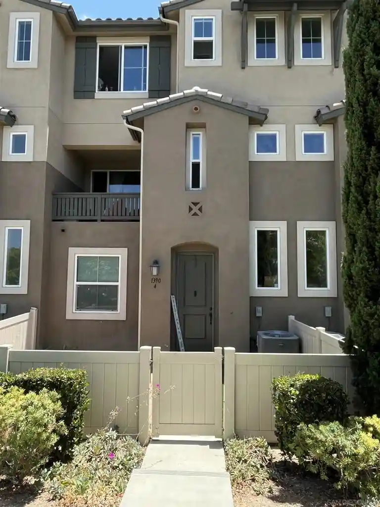 Listing Photo 2 - Condo for sale in 1390 Santa Victoria Rd located at 1390 Santa Victoria Rd, Chula Vista, CA 91913 - Unit 1390 Santa Victoria Rd