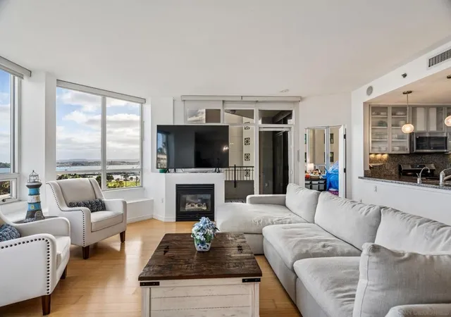 2nd image of 700 W Harbor Dr, San Diego, CA 92101
