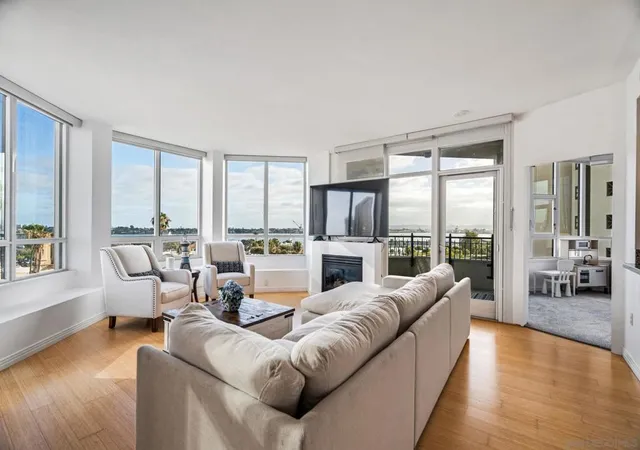 3rd image of 700 W Harbor Dr, San Diego, CA 92101