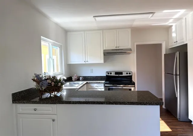 4th image of 17129 W Bernardo Dr, San Diego, CA 92127
