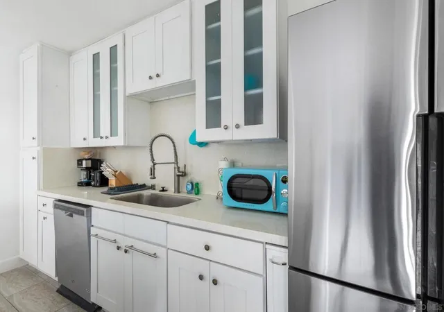 3rd image of 8529 Villa La Jolla Dr #E, La Jolla, CA 92037 | MLS# 260016065SD