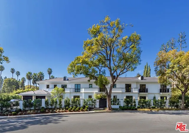 Homes for sale in Beverly Hills, CA | 927 N Whittier Dr, Beverly Hills, CA 90210 | MLS# 26854793