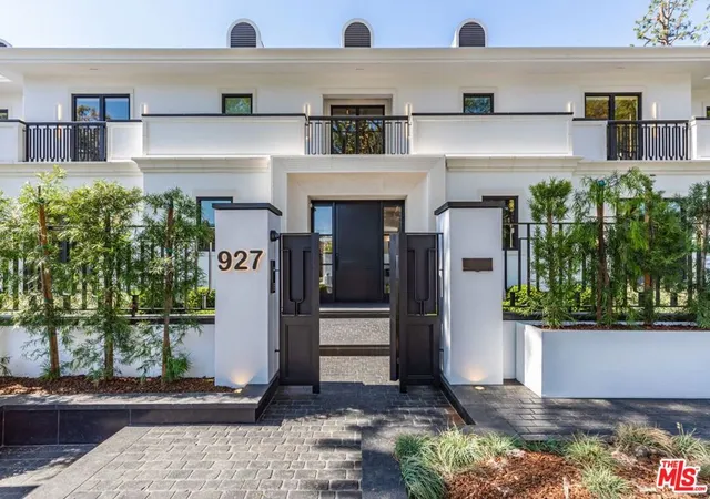 Homes for sale in Beverly Hills, CA | 927 N Whittier Dr, Beverly Hills, CA 90210 | MLS# 26854793